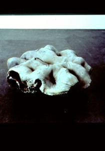74 Form gulv, anagama, sandblåst, 2000. D 85 cm