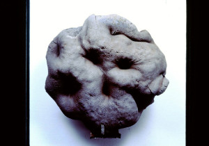 76 Form vegg, anagama, sandblåst, 2000. D 85 cm